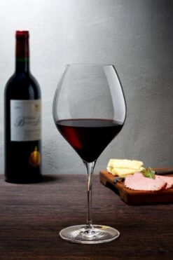 Nude Vinifera Rode Wijnglas 790 Ml Kristalglas 2 Stuks -Winkel voor professionele keukenbenodigdheden 1800 2700 0000 lifestyle vinifera red wine glass 66099 1070879 1200x1800