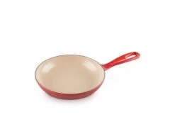 Le Creuset 2-in-1 Steelpan 2,3 Liter ø 22 Cm Gietijzer Kersrood -Winkel voor professionele keukenbenodigdheden lc 20200512 fr ps fs 25044220602460 005